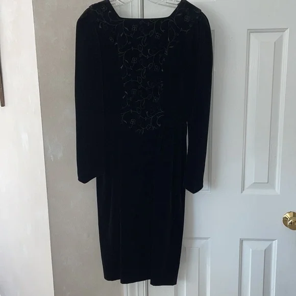 Laura Ashley | Dresses | Womens Vintage Laura Ashley Black Velvet Dress  Size 8 | Poshmark